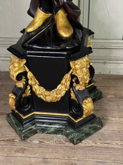 Coppia di porta bacinelle moreschi, sculture veneziane laccate e dorate, circa 1880