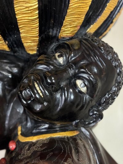 Coppia di porta bacinelle moreschi, sculture veneziane laccate e dorate, circa 1880