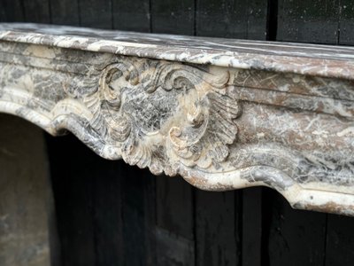 Cheminée Régence En Marbre Gris Des Ardennes, XVIIIème Siècle