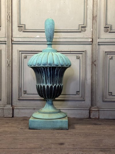 Terminale in rame, Urna decorativa, 1880 circa