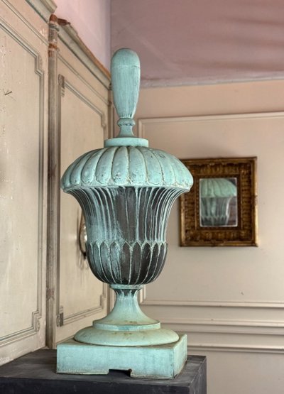 Terminale in rame, Urna decorativa, 1880 circa