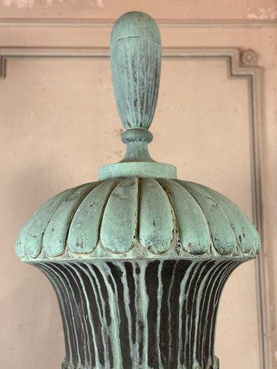 Terminale in rame, Urna decorativa, 1880 circa