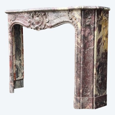 Mantello in marmo con fiori di pesco in stile Regence, XVIII secolo