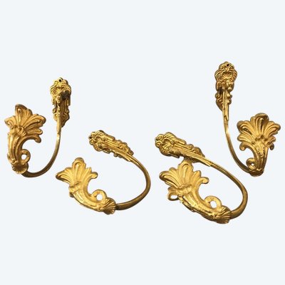 Ensemble de 4 embrasses en bronze doré d'époque 19 ème de style Louis XV 