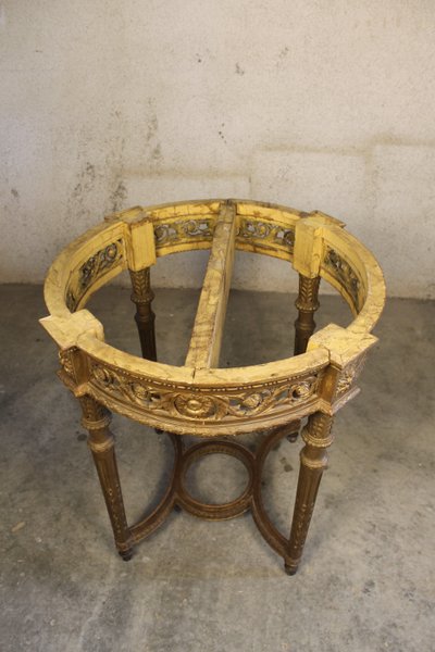 Table guéridon en bois sculpté doré de style Louis XVI époque 19ème