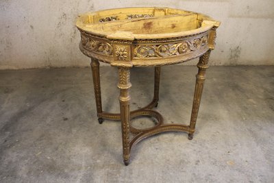 Table guéridon en bois sculpté doré de style Louis XVI époque 19ème