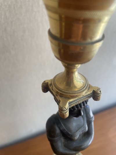 Coppia di candelabri del periodo Direttorio con 2 patine