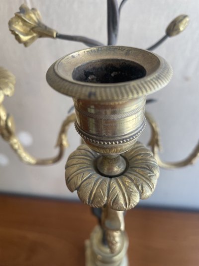 Coppia di candelabri del periodo Direttorio con 2 patine