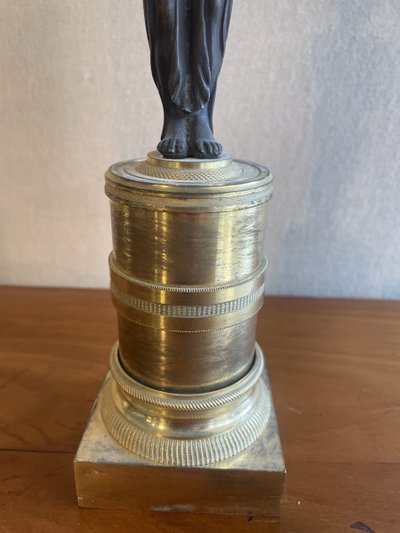 Coppia di candelabri del periodo Direttorio con 2 patine