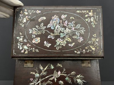 Scatola asiatica in legno esotico e madreperla – Vietnam o Cina, fine XIX secolo