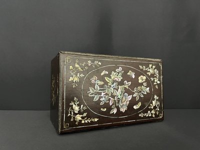 Scatola asiatica in legno esotico e madreperla – Vietnam o Cina, fine XIX secolo
