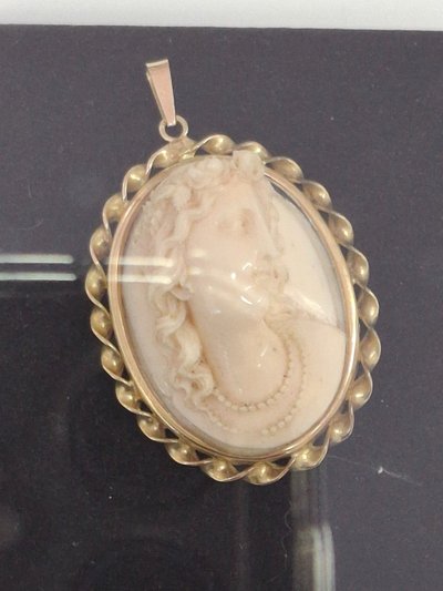 Cammeo in avorio e oro 18k