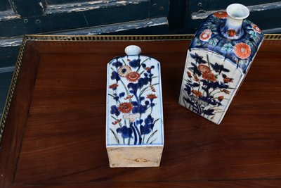 Cina XVIII coppia di bottiglie di sakè, decorazione Imari, porcellana