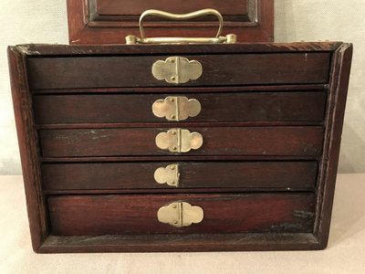 Set di mahjong antico in osso e bambù nella sua scatola