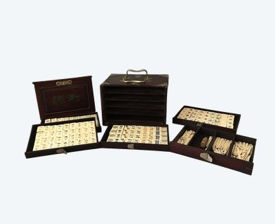 Set di mahjong antico in osso e bambù nella sua scatola