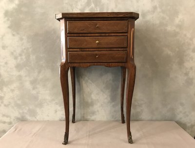 Piccolo comodino in legno intarsiato del XIX secolo