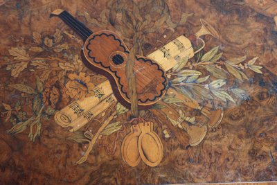 Table de milieu en marqueterie XIXème siècle