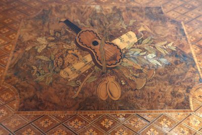 Table de milieu en marqueterie XIXème siècle