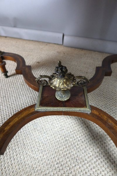 Table de milieu en marqueterie XIXème siècle