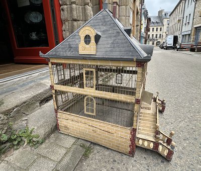 Großer Vogelkäfig Voliere Zink Metall bemalt Haus Herrenhaus Schloss 19. Jahrhundert