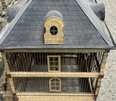 Großer Vogelkäfig Voliere Zink Metall bemalt Haus Herrenhaus Schloss 19. Jahrhundert
