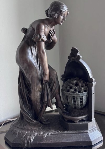 CAUSSÉ Julien (1869-1909) Woman at the fountain Large Art Nouveau night light Spelter Signed