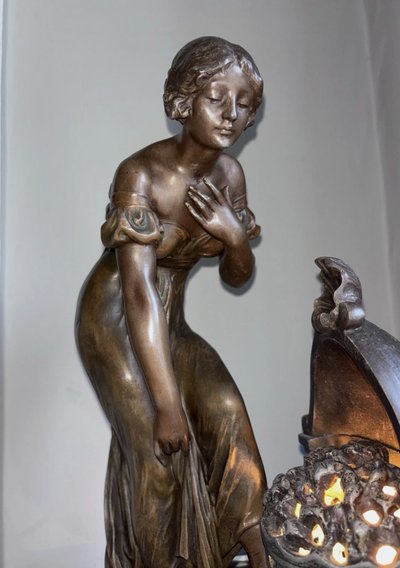 CAUSSÉ Julien (1869-1909) Woman at the fountain Large Art Nouveau night light Spelter Signed