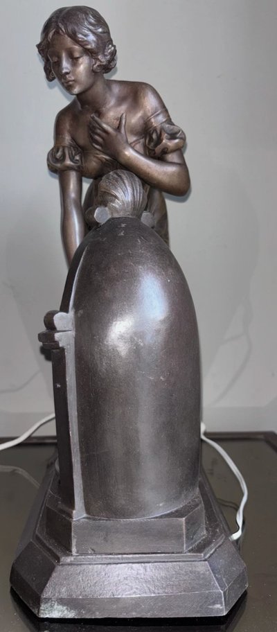 CAUSSÉ Julien (1869-1909) Woman at the fountain Large Art Nouveau night light Spelter Signed