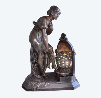 CAUSSÉ Julien (1869-1909) Woman at the fountain Large Art Nouveau night light Spelter Signed