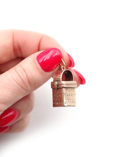 Pendentif message secret cheminée ou puits, architecturé, bijou ancien à secret, message