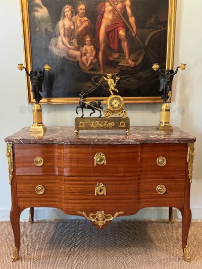 Magnifique commode en satiné estampillée d'époque Transition