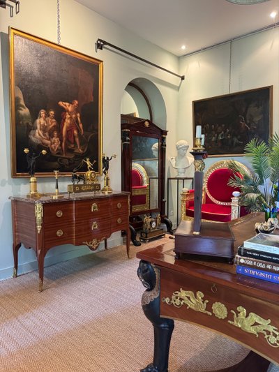 Magnifique commode en satiné estampillée d'époque Transition