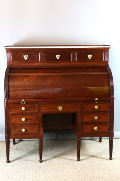 Bureau cylindre style Louis XVI en acajou XIXème siècle