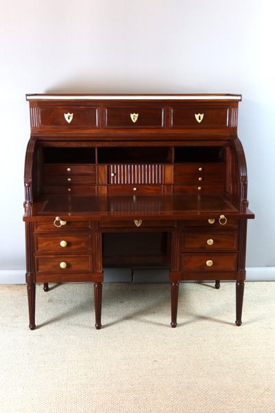 Bureau cylindre style Louis XVI en acajou XIXème siècle