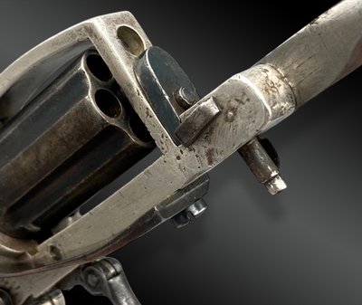 Revolver con sistema Dolne-Bar, noto come "APACHE", in argento massiccio. Circa 1870