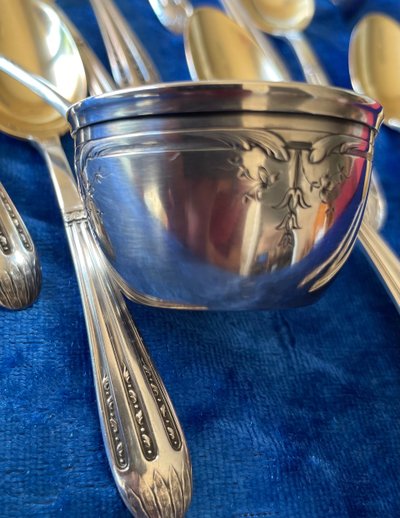 14-piece tea set.