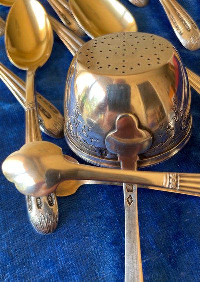 14-piece tea set.