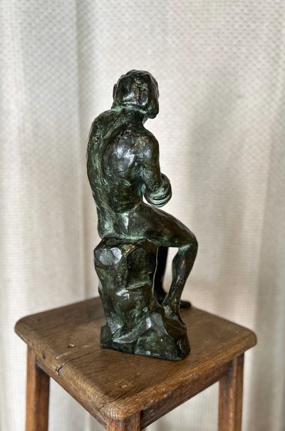 "Recoil", scultura in bronzo di Lili Mirante