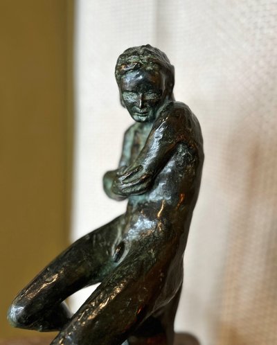 "Recoil", scultura in bronzo di Lili Mirante
