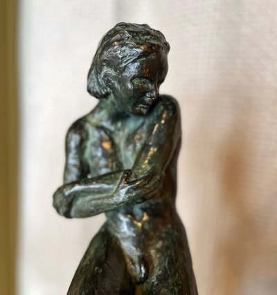 "Recoil", scultura in bronzo di Lili Mirante
