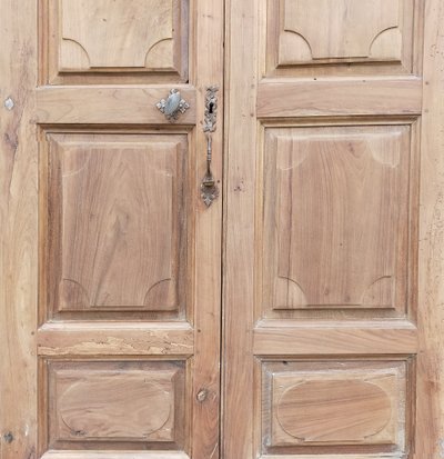 Double porte ancienne XVII / XVIIIème en noyer et toutes ses ferronneries d'origine boiserie