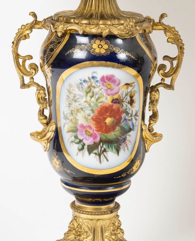 COPPIA DI VASI CON LAMPADA, FINE XIX SECOLO