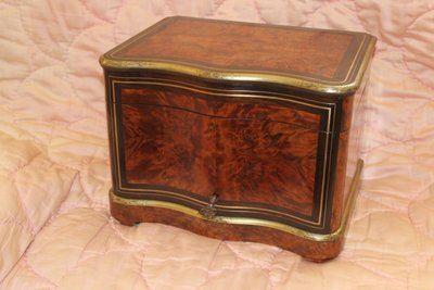 Napoleon III curved liqueur cellar in tuya burl and blackened pear wood, 19th century