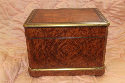 Napoleon III curved liqueur cellar in tuya burl and blackened pear wood, 19th century