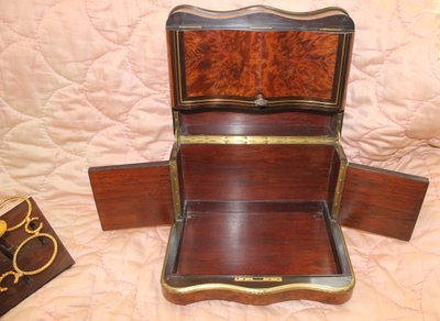 Napoleon III curved liqueur cellar in tuya burl and blackened pear wood, 19th century