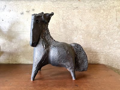 Sculpture en céramique émaillée noire signée Pouchain – Circa 1960