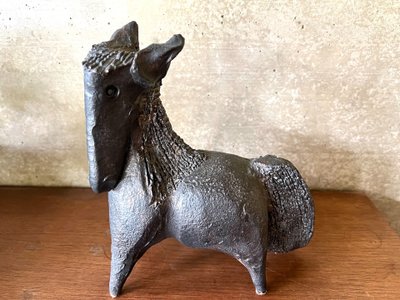 Sculpture en céramique émaillée noire signée Pouchain – Circa 1960