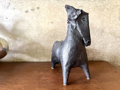 Sculpture en céramique émaillée noire signée Pouchain – Circa 1960