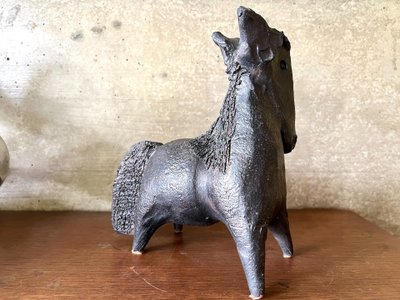 Sculpture en céramique émaillée noire signée Pouchain – Circa 1960