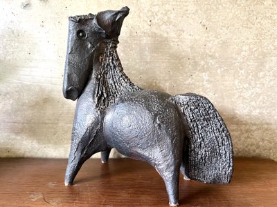 Sculpture en céramique émaillée noire signée Pouchain – Circa 1960